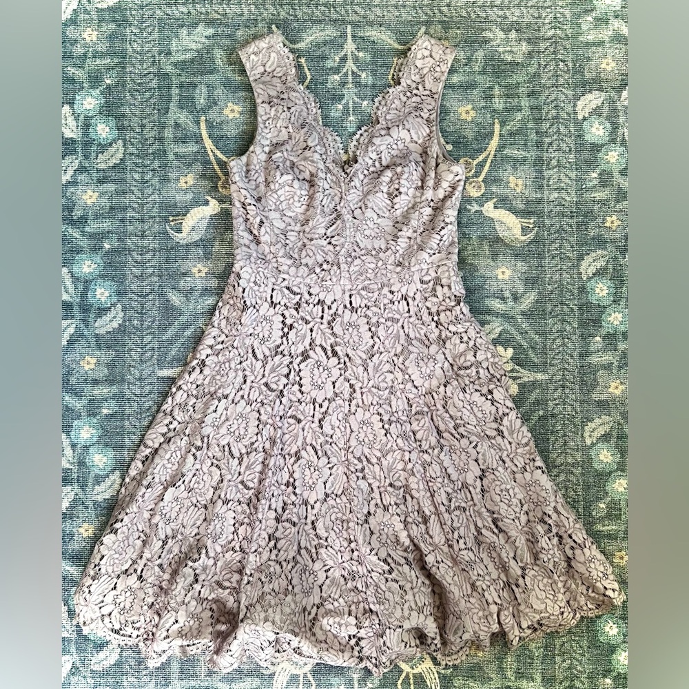 Vera Wang Elegant Lace Sleeveless A line Dress